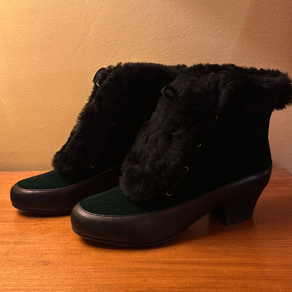 NWT American Duchess Vintage Velvet Alpine Booties